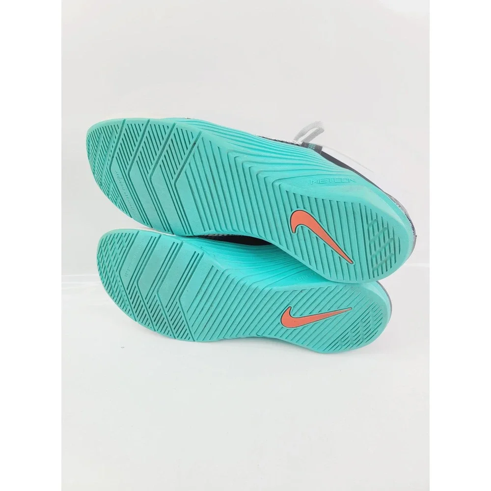 Nike,‎ Solid Low-top Cross-Training Shoes, Men's Size 11.5 White / Aqua.